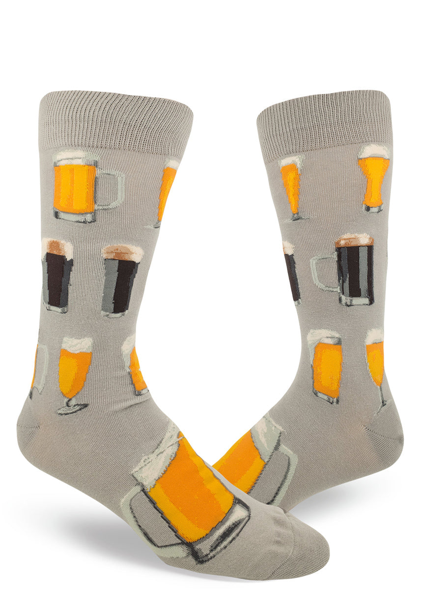 Gray crew socks for men with mugs and glasses of beer in dark and light amber colors.
