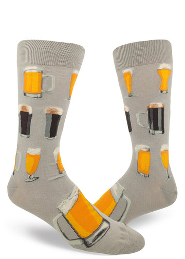Gray crew socks for men with mugs and glasses of beer in dark and light amber colors.